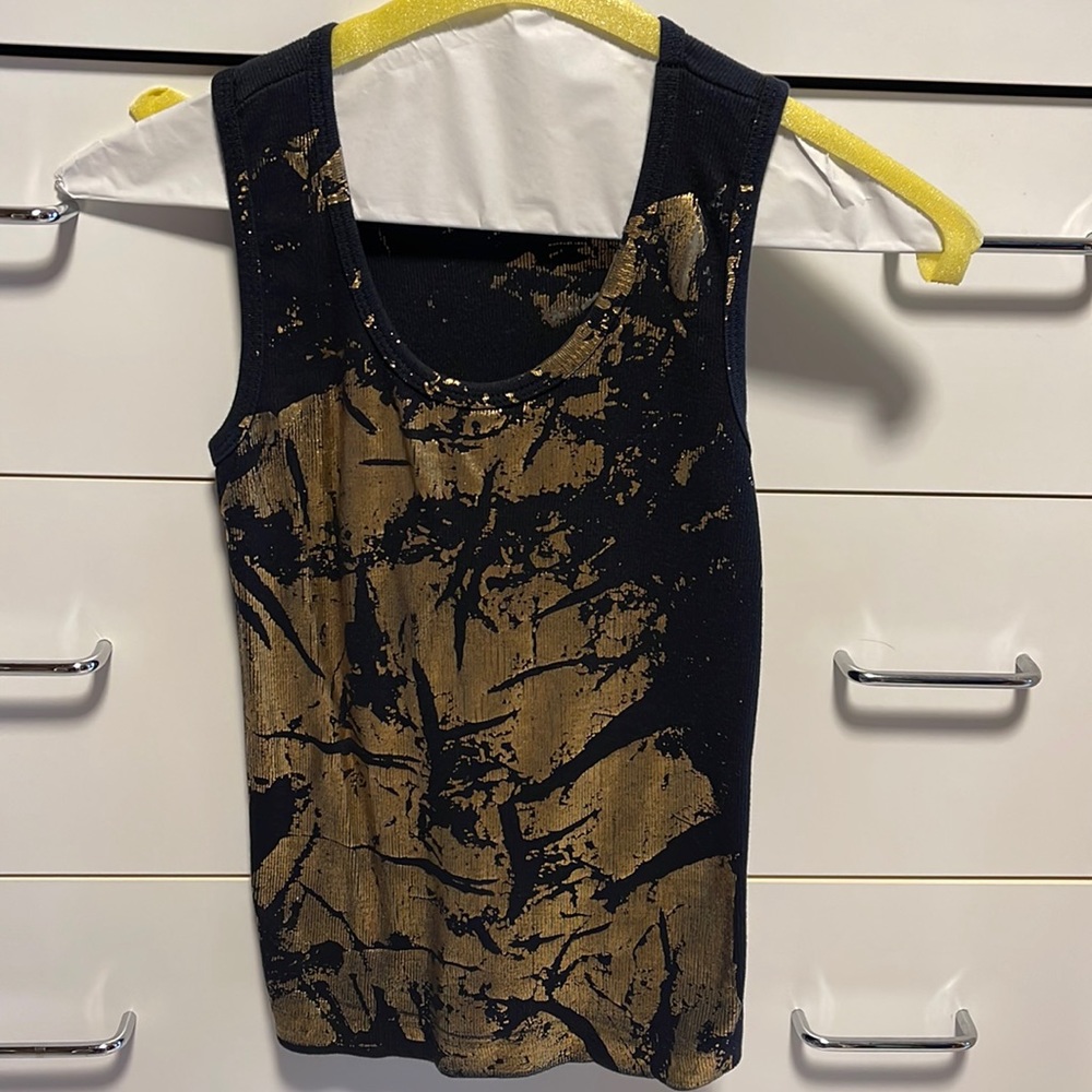 Black ribbed tank top with gold metallic design!